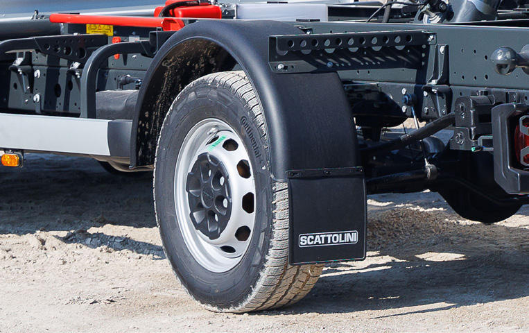 Cabreta Tribenne, ailes et bavettes arrière