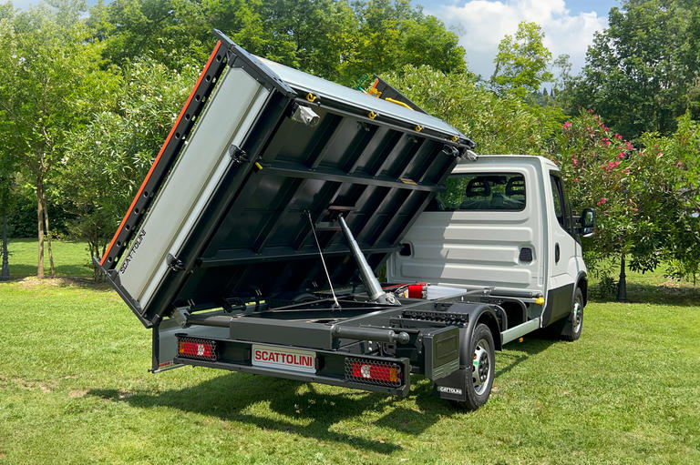 Cabreta Tribenne, faux-châssis