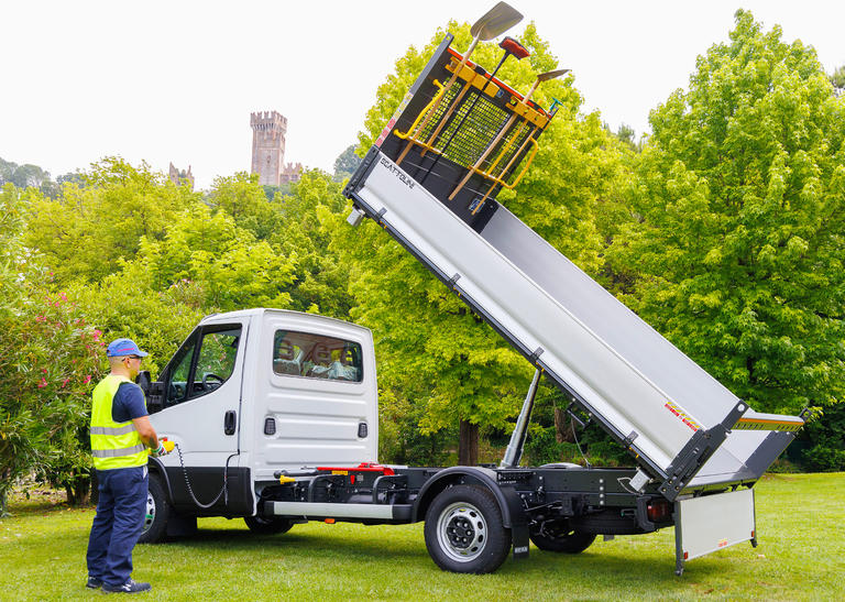 Cabreta tribenne, ridelles